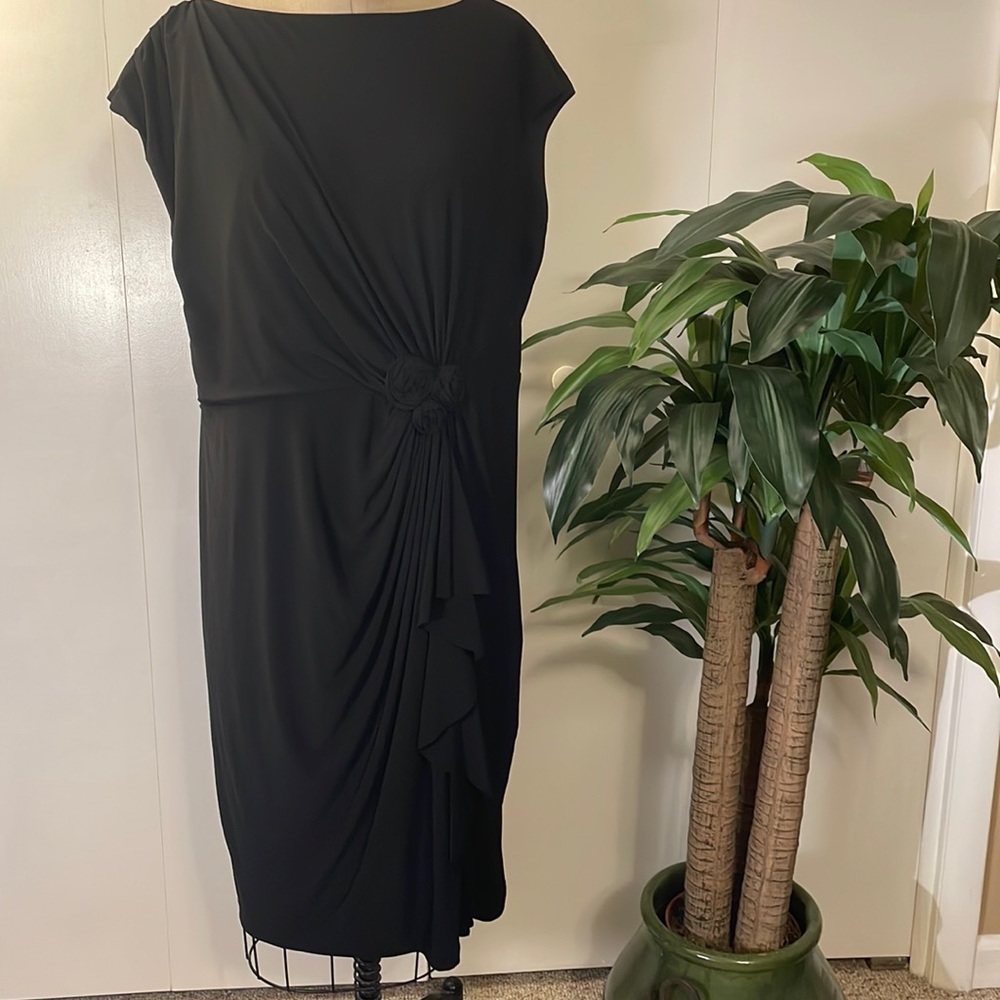 Jones New York cap sleeve black gathered midi dress